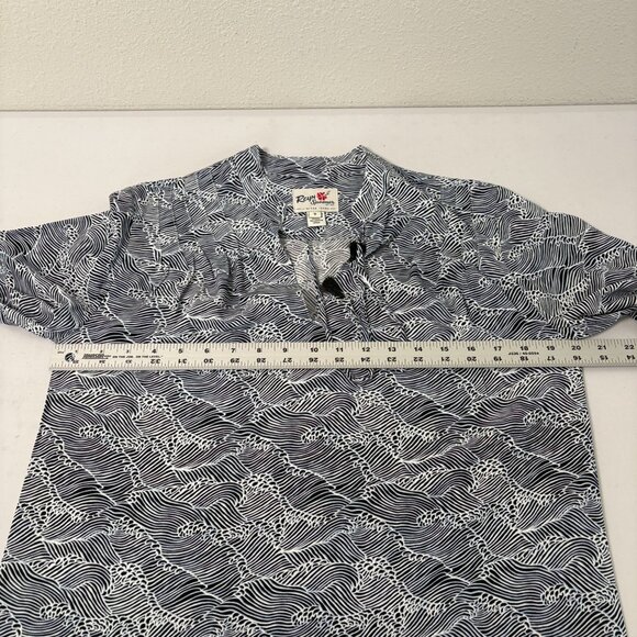 Reyn Spooner Molokai Channel 3/4 Sleeve Blouse Size S Black White Print Hawaiian - Picture 10 of 13